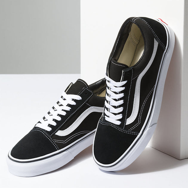 Vans Unisex Old Skool Sneaker, Size: 5.5 Men / 7 Women, Black/White