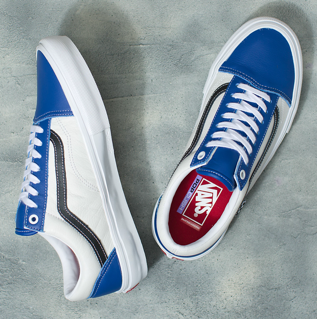 Old skool vans top blue and white